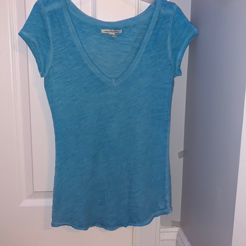 V neck American eagle soft tee